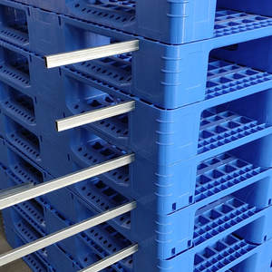 Palette en plastique HDPE bleu robuste 47 x 39 1210, 3 patins, conception en grille pour l'industrie de l'entreposage, la logistique, 4 voies, meilleure vente - Product Image 3