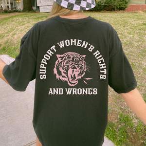 T-shirt da donna femminista in cotone nero con scollo rotondo e maniche corte, stampa grafica, supporta i diritti e i diritti dei diritti delle donne - Product Image 3