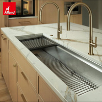Meubles de cuisine contemporains Alland en bois clair, panneaux plats, sur mesure, de haute qualité, avec vitrine en verre pour la cuisine