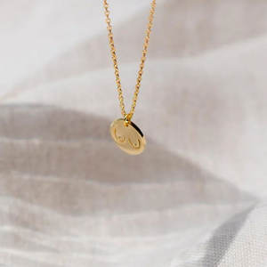 Collar con Colgante <span class=keywords><strong>de</strong></span> Disco Pequeño Personalizado con la Frase 'Feminista y Poderosa', Concientización sobre el Cáncer <span class=keywords><strong>de</strong></span> Mama, Joyería Simple <span class=keywords><strong>de</strong></span> Acero Inoxidable para <span class=keywords><strong>Lactancia</strong></span> - Product Image 2