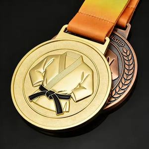 Op maat gemaakte gouden, UV-bedrukte 3D metalen sportmarathonmedaille met giettechniek voor hardloopwedstrijden, Kerstmis en jubilea - Product Image 2