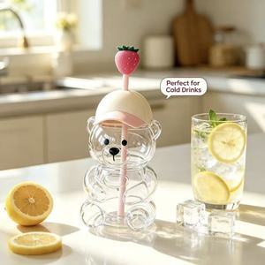 Çilekli Ayı Bardak Pipetli Bardak Borosilikat Cam Sızdırmaz BPA İçermez Gıda Güvenli Taşınabilir Modern Tasarım Sevimli Oyuncak Ayı - Product Image 5