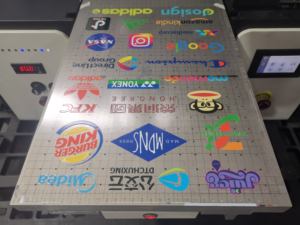 Imprimante UV bon marché avec fonction DTF, petite imprimante à <span class=keywords><strong>plat</strong></span> de bureau, baskets, carte de visite en métal, imprimante UV DTF A3 à 2 têtes, cartes à jouer - Product Image 6