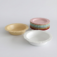 Assiettes jetables en plastique à bord festonné pour réception de mariage élégante, service de restauration et traiteur