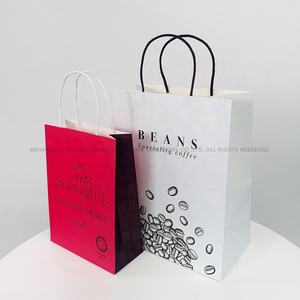 Sacs cadeaux en papier kraft pour salon d'affaires, logo estampé or pour passagers privilégiés avec kit d'accessoires de voyage personnalisé - Product Image 6