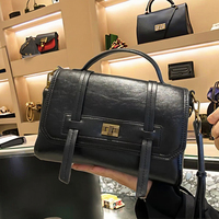 Sac demi-lune en cuir végétal 2025 Nouveau sac à bandoulière simple et tendance en cuir de vachette de première qualité Style rétro