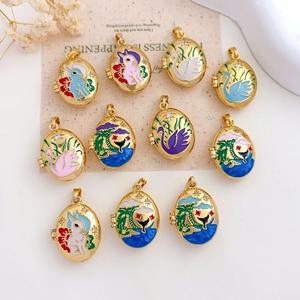 P78 Nuevo y Popular Colgante Ovalado de Latón Chapado en Oro de 18K con Esmalte Estilo Vintage Chino y Lindos Animales para Fabricación de Joyas - Product Image 1