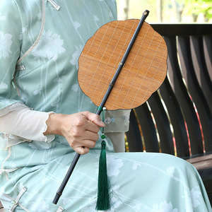 Abanico de seda de bambú pintado a mano, estilo tradicional chino, accesorio refrescante para Hanfu - Product Image 2