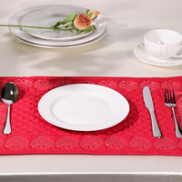 Set de table Verona matelassé 100% polyester, style zen asiatique, motif fraise rouge brodé, imperméable et lavable