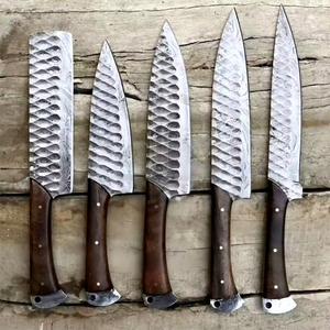 Couteau de Chef Santoku Forgé à la Main en Acier Carbone 5Cr15 MoV Timur Enterprises avec Manche en Bois de Rose Personnalisé et Orientation Réglable - Product Image 1