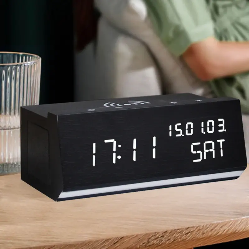 Produk laris Led pengisi daya nirkabel untuk anak, Jam Alarm kayu Digital