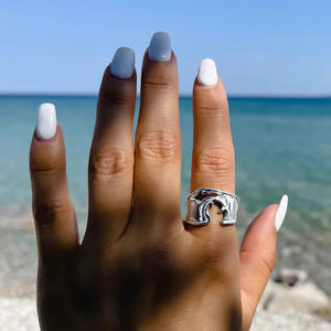 T0932 Anello Moderno in Lega Unisex, Gioiello di Tendenza dal Design Semplice Senza Pietre - Product Image 1