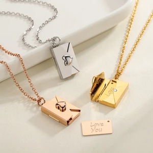 Collar con medallón de libro personalizable para parejas, diseño de corazón abierto de acero inoxidable chapado en oro de 18 quilates, regalo a juego para él y para ella - Product Image 2