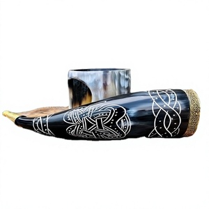 Chope à bière en corne de buffle polie à la main avec un design imperméable de style animal pour le camping, la reconstitution historique et l'utilisation en bar - Product Image 1