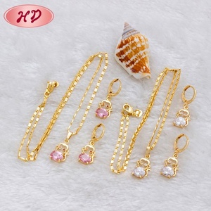 Conjunto de Joyería con Colgante de Mono Adorable Chapado en Oro de 18K, Collar con Circonita Cúbica Rosa y Pendientes de Aro Colgantes, Diseño de Animal de Dibujos Animados, Moda para Bodas - Product Image 4