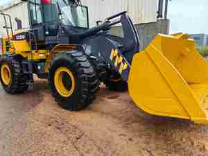 Heavy Duty XC958 Yellow Wheel Loader Diesel Engine with Bearing 3.0-3.5m Bucket Capacity 162KW Power Construction Equipment - Product Image 2