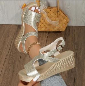 Sandales <span class=keywords><strong>compensées</strong></span> grande taille pour femmes, sandales d'été à talon compensé et bout ouvert, sandales décontractées <span class=keywords><strong>dorées</strong></span> à boucle pour femmes - Product Image 6