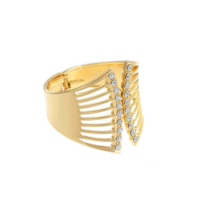 Brazalete de compromiso unisex de aleación chapado en oro de 18 quilates con corte de diamante de borde ancho, estilo vintage y a la moda - Product Image 3