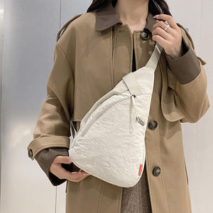 Sac de Poitrine Lumix pour Hommes et Femmes, Sac Bandoulière Léger en Nylon avec Fonction d'Extension, Couleur Unie Beige Noir Printemps 2025 - Product Image 3