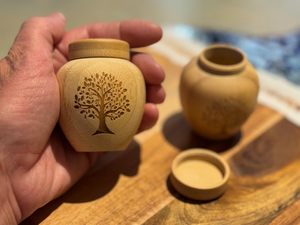 Ecologische kleine asurnen voor huisdieren (katten, honden) van bamboe, mini-herdenkingsdoosje - Product Image 5