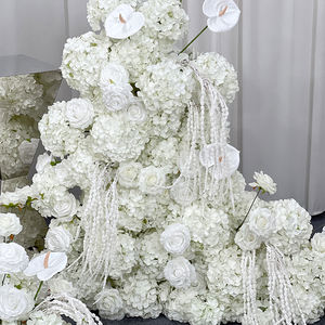 Support floral en soie réaliste et rêveur, style cascade, avec des franges en cascade pour une cérémonie de mariage féerique dans un jardin - Product Image 3