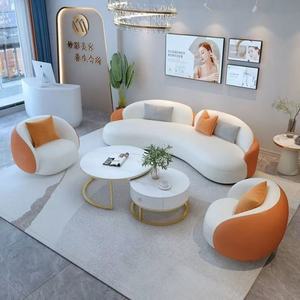 Nuevo Conjunto de Sofás de Recepción Curvos Estilo Crema, Lujoso y de Alta Gama para Salón de Belleza, Tienda de Moda - Product Image 2