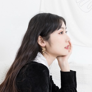 Nouvelle Arrivée plaqué Or <span class=keywords><strong>Serpent</strong></span> Oreille <span class=keywords><strong>Crochet</strong></span> 925 Boucles d'oreilles <span class=keywords><strong>en</strong></span> Argent Sterling Pour Les Femmes - Product Image 2
