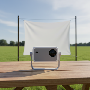 Projecteur LED intelligent L018 à ultra courte focale avec Android TV, streaming <span class=keywords><strong>Netflix</strong></span>, design portable, prise en charge 1080p, haut-parleurs intégrés - Product Image 1