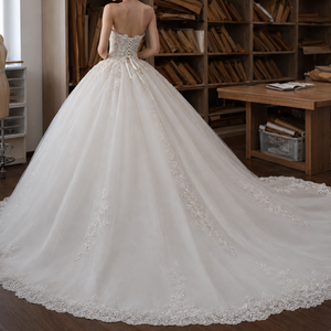 Abito da sposa a ball gown senza spalline con scollo a cuore, pizzo floreale 3D, perle e perline, strascico a cappella, lunghezza a terra, taglie forti, stile principessa - Product Image 3