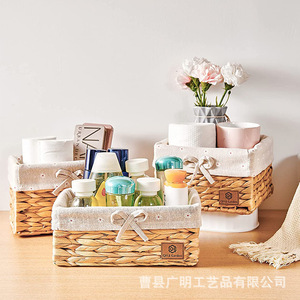 Panier de rangement rectangulaire en paille tressée avec nœud décoratif en tissu de lin pour cuisine et salle de bain - Product Image 1