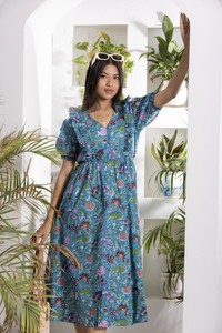 Vestido Azul con Estampado Floral y Mangas Abullonadas para Mujer, con Escote en V, Detalle de Volantes y Silueta Evase para un Look Casual y Elegante - Product Image 5