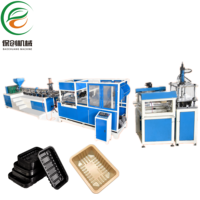 Automatische één-stap inline thermoformmachine voor het produceren van plastic PP verpakkingen voor vers vlees, met verzegelde MAP-trays.