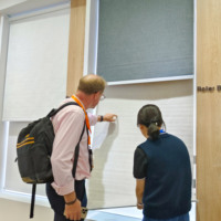 Motorisiertes Verdunkelungsrollo Smart Automatische Fernbedienung Hotel Fenster Cortinas Elektrische Jalousien für Dreiecksfenster