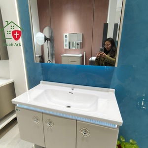 Mueble de Baño Moderno de MDF Blanco, Gabinete de Tres Puertas, Acabado en Laca Inteligente, Lavabo de Cerámica, Barra de Luz Azul - Product Image 6