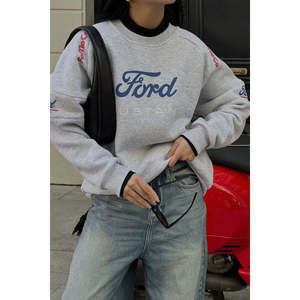 Sweat-shirt à capuche gris pour femme avec inscription Ford Mustang, confortable et au design unique - Product Image 2