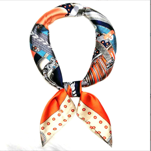 Bufanda de protección solar de viaje de verano de estilo de lujo con estampado de satén de seda imitada - Product Image 2