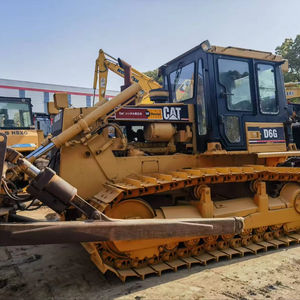 Bulldozer CAT D6 d'occasion, modèle 2024, d'origine japonaise, à vendre, avec composants moteur essentiels, type chenille, excellent état, prix réduit - Product Image 1