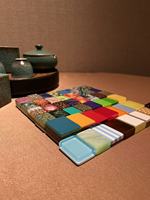 Op maat gemaakte Mahjong-tegels in meerdere kleuren met uw artwork gegraveerd op één zijde, met acryl houten inleg achterkant, diverse ambachtelijke opties