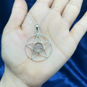 Pendentif en argent fait main avec étoile en cristal de quartz rhodié et plaqué or pour collier femme Moon Face Design - Product Image 1