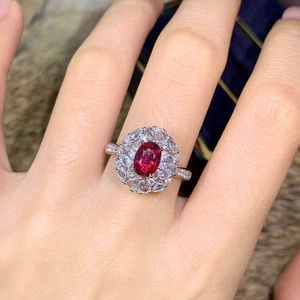 Anillo de rubí natural de sangre de paloma de 1.07 quilates con halo de oro de 18 quilates y 51 diamantes de 0.803 quilates, certificado AIGS+NGTC, joyería de lujo, anillo con piedra preciosa. - Product Image 6