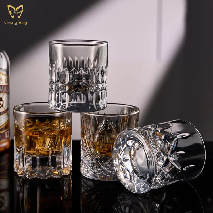 Kostenloses Muster individualisierte Whiskygläser Whiskey Kristall Trinkglasgeschirr geprägter Whiskyglasbecher für Heimbar
