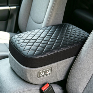 ฝาครอบที่วางแขน Dodge Ram หนังสีดำลายตาราง สำหรับคอนโซลกลาง รุ่นปี 02-12 - Product Image 3