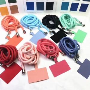 Cordon tour de cou en silicone de 120 cm avec porte-clés imprimé pour coque de téléphone universelle - Product Image 1