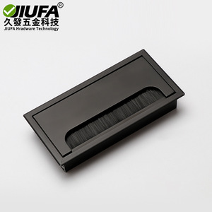 Boîte de rangement de câbles en alliage d'aluminium JIUFA avec bande de brosse, finition argent mat/noir DF-3949 pour bureau - Product Image 4