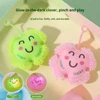 Nouveautés Jouet anti-stress créatif visage souriant, Peluche trèfle à quatre feuilles porte-bonheur, Jouet à presser et à soulager le stress