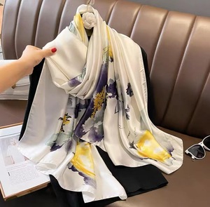 Luxe haute qualité femmes Satin mousseline de <span class=keywords><strong>soie</strong></span> Hijab châle numérique imprimé grand <span class=keywords><strong>foulard</strong></span> en <span class=keywords><strong>soie</strong></span> nouvelle conception ethnique - Product Image 5
