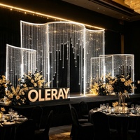 Support de toile de fond incurvé blanc réutilisable en cristal avec cadre métallique perlé en acrylique pour la décoration de mariages et de banquets d'anniversaire