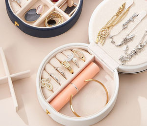 Estuche Organizador de Joyas de Viaje Hecho a Mano con Logotipo Personalizado, Espejo, Cuero PU, Color y Tamaño Personalizables para Mujeres y Niñas, con Botón - Product Image 6