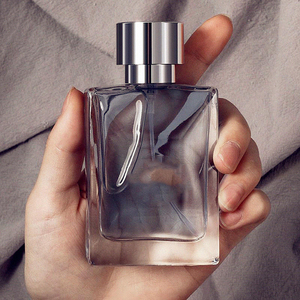 Perfume Corporal Masculino de 50 ml, Aroma Floral/Amaderado/Frutal, Larga Duración, en Elegante Botella de Vidrio con Atomizador - Product Image 3
