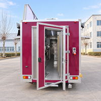 Camion de restauration mobile tout équipé pour jus de fruits frais, glaces et café, idéal pour les stations balnéaires